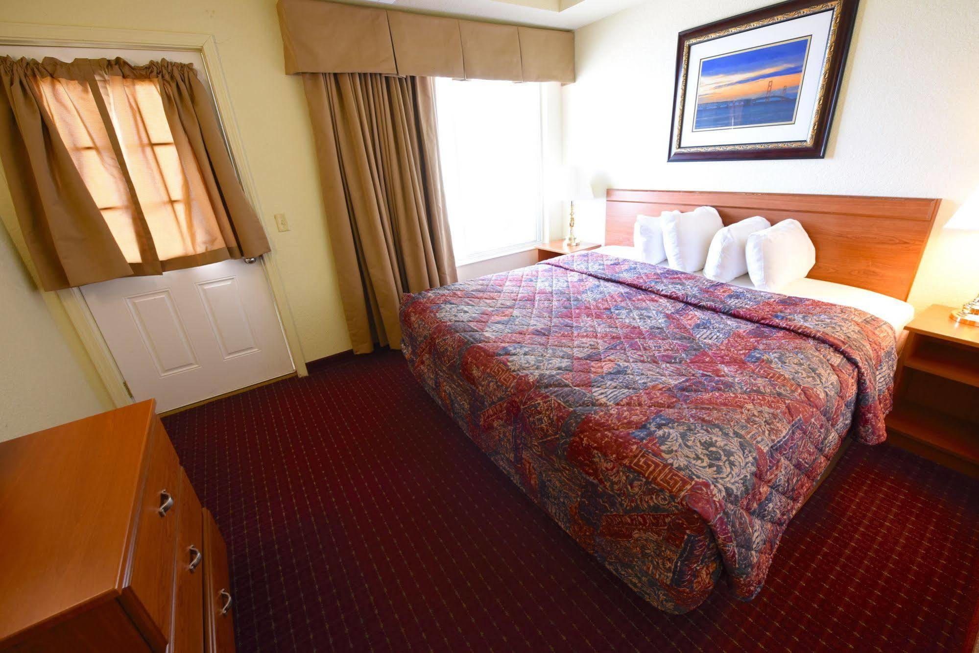 Mackinaw Beach&Bay Inn&Suites Mackinaw City Zewnętrze zdjęcie
