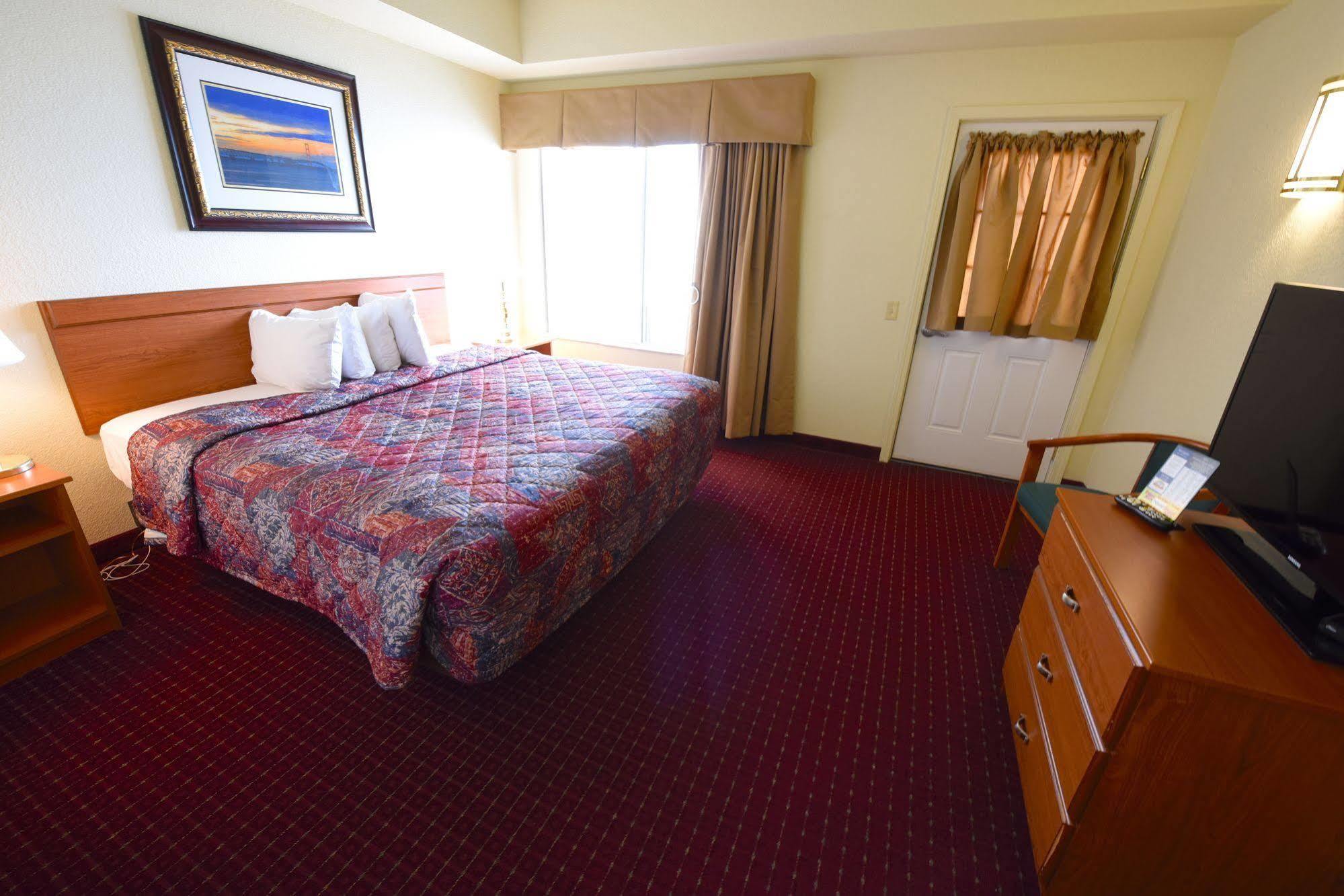 Mackinaw Beach&Bay Inn&Suites Mackinaw City Zewnętrze zdjęcie
